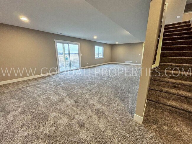 Building Photo - Stunning 4 bedroom, 3 bath Ranch Style Hom...