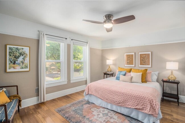 Building Photo - 1518 SE Poplar Ave