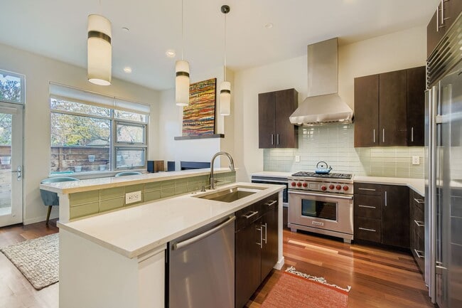 Building Photo - Luxury Pearl Street 1BDR