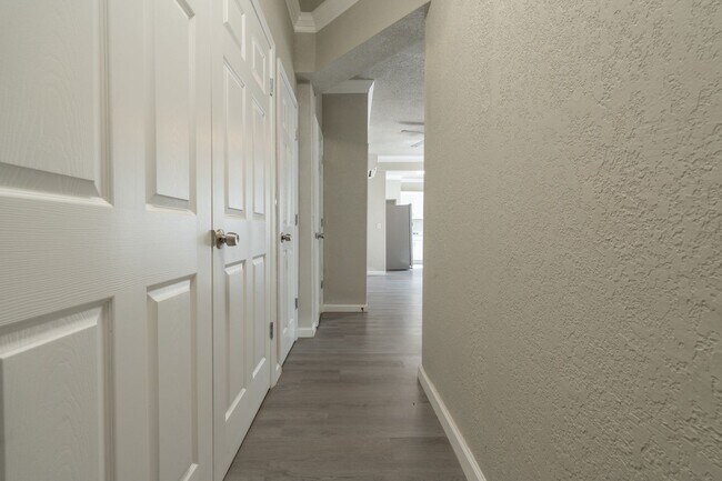 Building Photo - MOVE IN READY 2 Bedroom in the Heart of Oceanview!