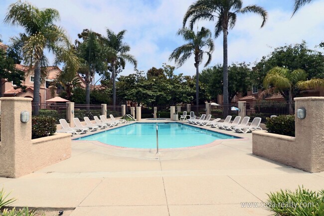 Building Photo - 2-Bed, 2-Bath Condo in Gated Community wit...