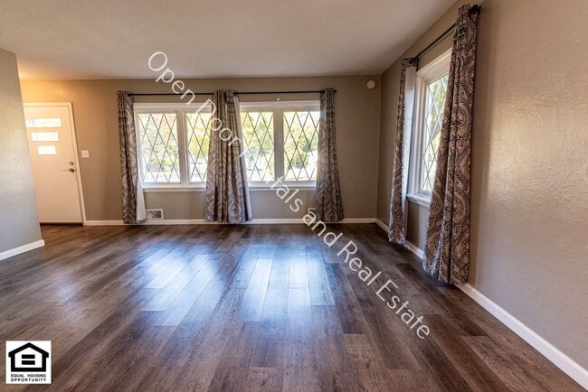 Building Photo - 4814 Blum Dr