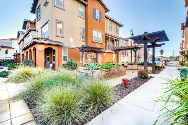 Building Photo - $4,390 / 4 BR STUNNING 2017 MODEL HOME FOR...