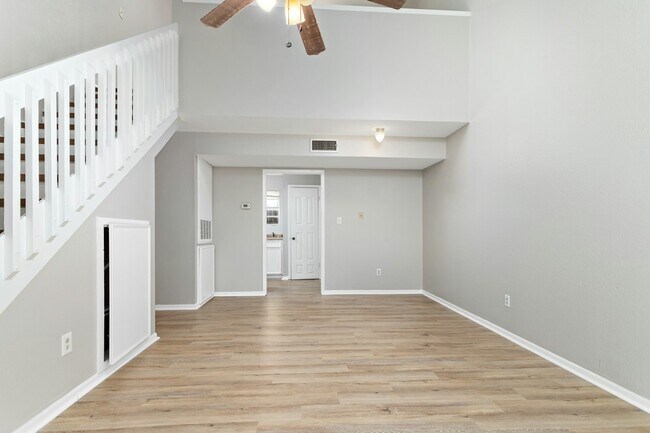 Building Photo - 1176 Oregon Ave