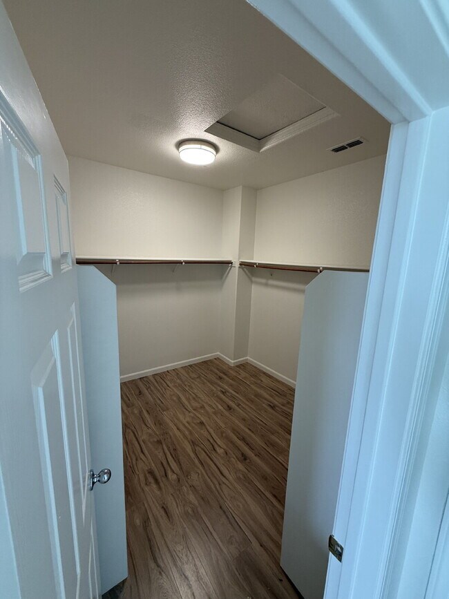 Building Photo - Stunning Spacious Single Story Home You Should Want to Call Home!