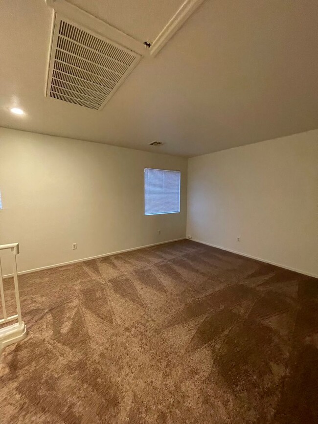 Building Photo - SUMMERLIN 3 BEDROOM + A LOFT!