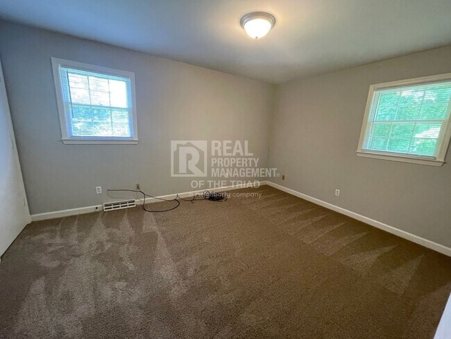 Building Photo - N Davidson Clemmons Home Friedburg Elem / ...