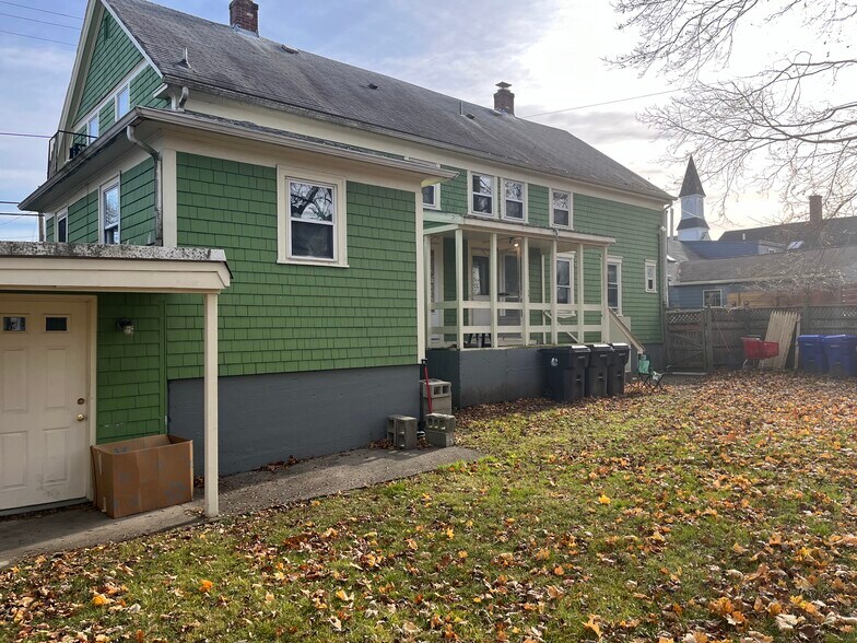 Building Photo - 287 Main St