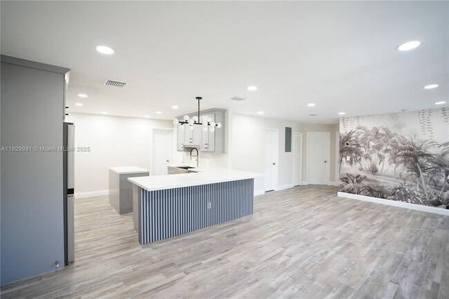 Building Photo - 2573 Conroy Dr