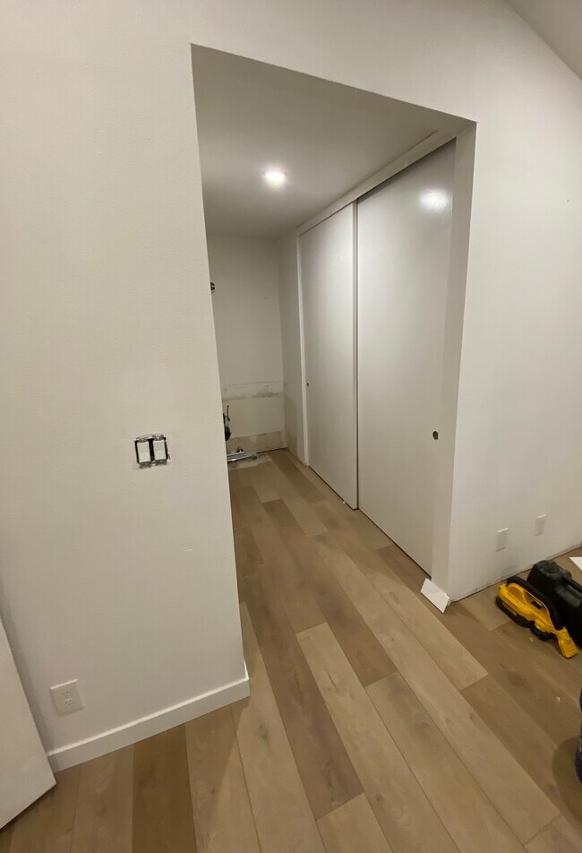 Building Photo - 833 Coriander Dr