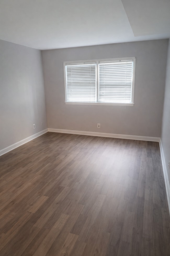 Building Photo - 2804 Carriage Dr