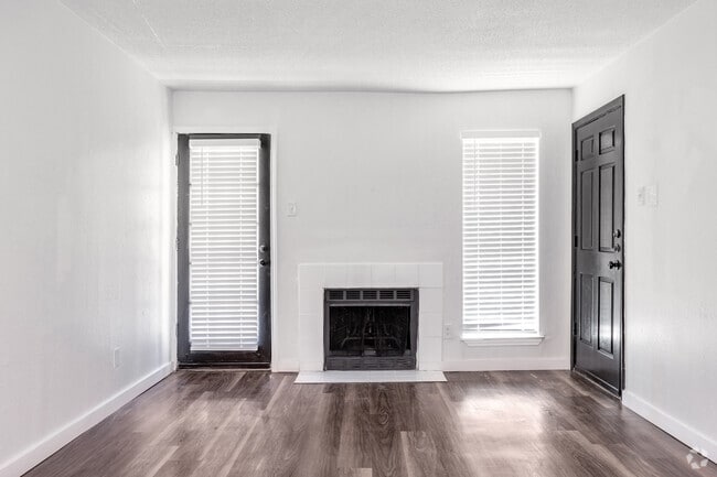 Interior Photo - Baxter