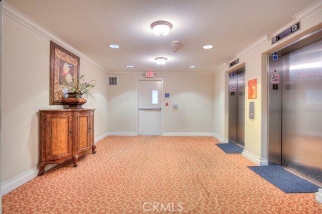 Building Photo - 580 W Main St