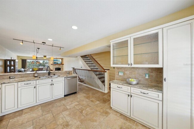 Building Photo - 637 Pinellas Bayway