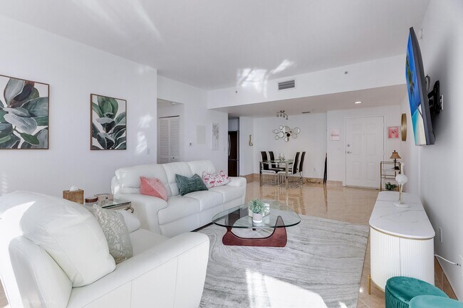 Building Photo - 255 Evernia St