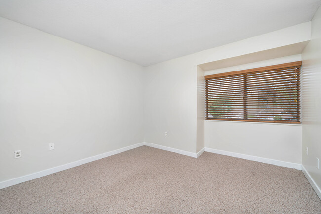 Building Photo - 102 Brookwood Dr