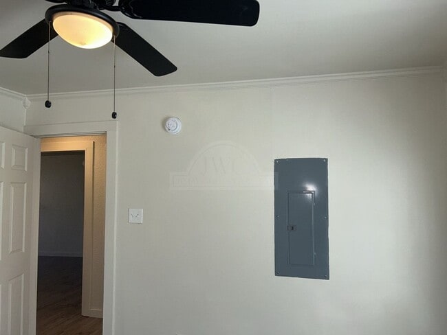 Building Photo - 1702 Alamo Ave