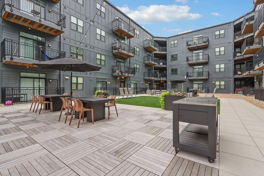 Building Photo - 75 W 18th St