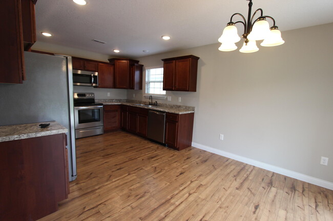 Building Photo - 721 Promenade Dr
