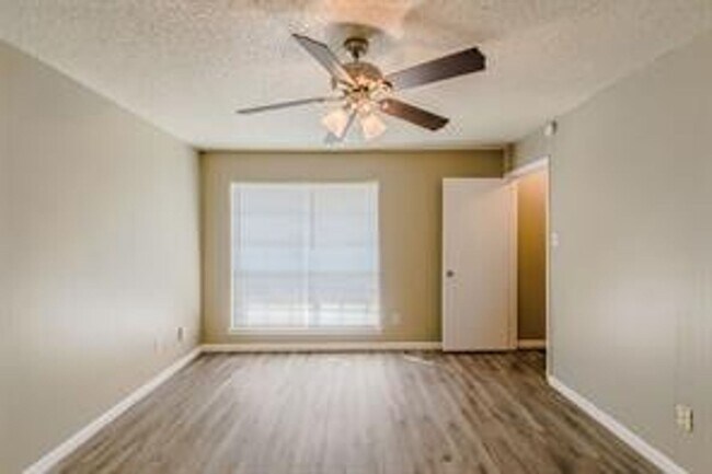 Building Photo - Ready to move in.....