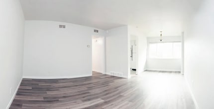 Living Room/Dining Area - 5 S Big Bend Blvd