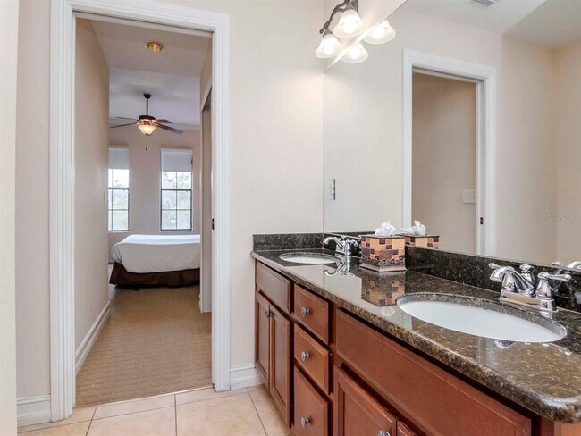 Building Photo - 13941 Clubhouse Dr
