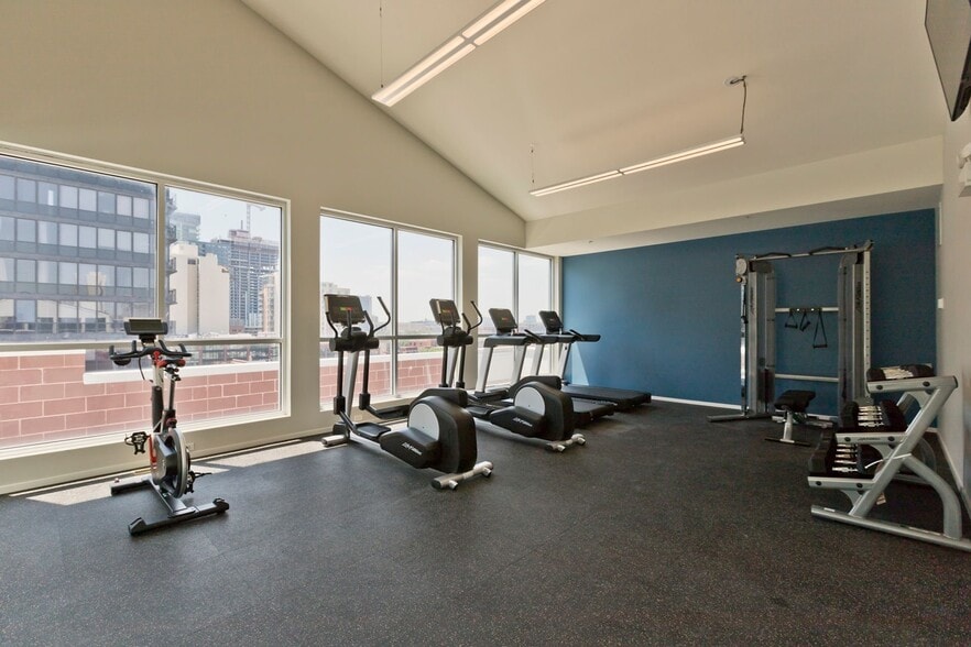 Building Photo - 1323 N Wells St