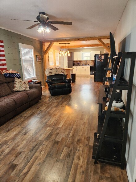 Building Photo - 102 Highlawn Ave