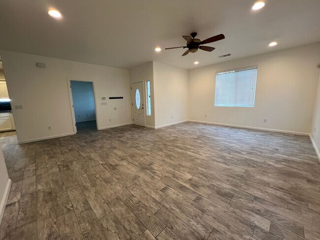 Building Photo - 2724 Tecopa Ave