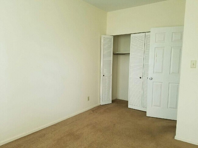 Building Photo - 5795 Pershing Ave