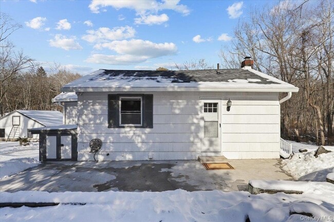 Building Photo - 300 Waccabuc Rd