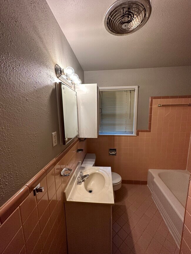 Building Photo - 332 Tullahoma Dr