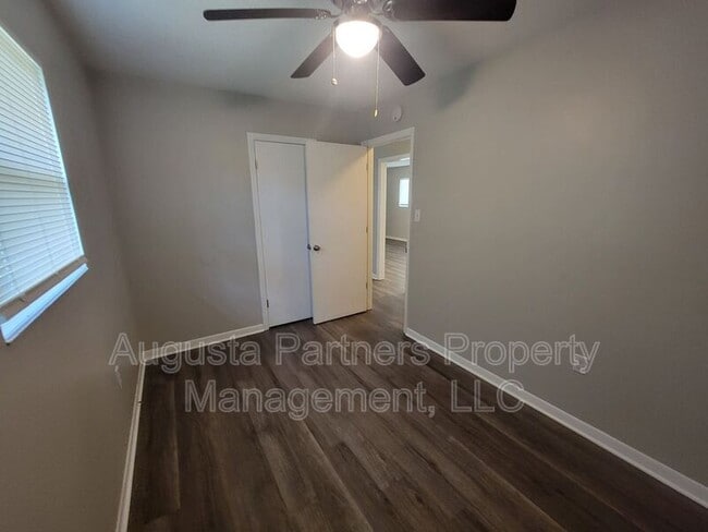 Building Photo - 3618 Audubon Pl