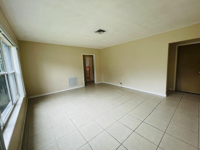 Building Photo - 177 E Laila Dr