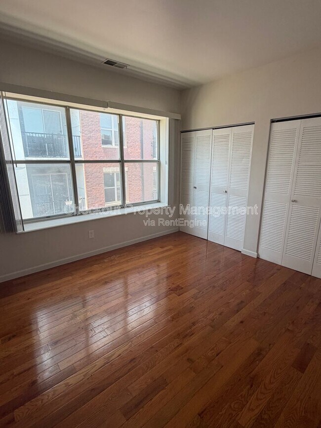 Building Photo - 5535 Pershing Ave