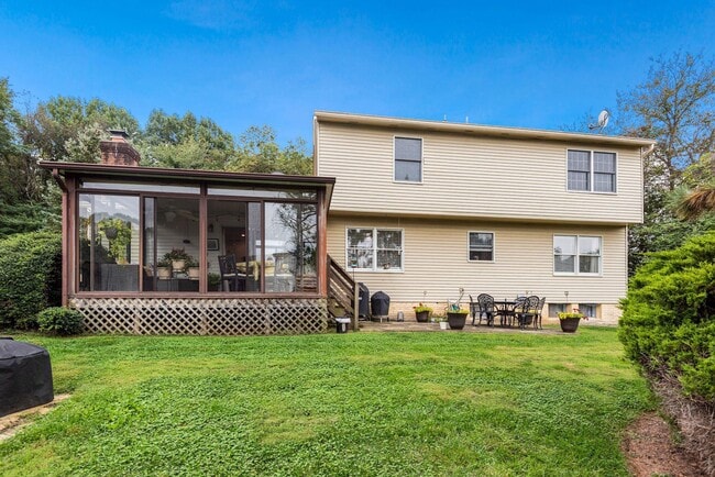 Building Photo - 2131 Silentree Dr