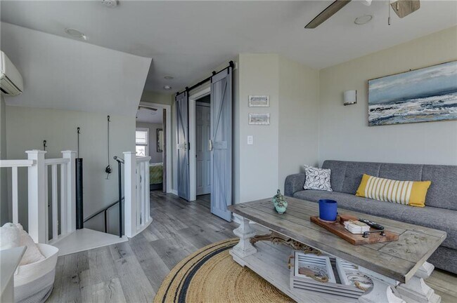 Building Photo - 20 Lane 2