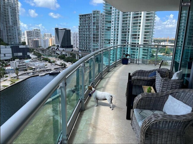Building Photo - 350 S Miami Ave