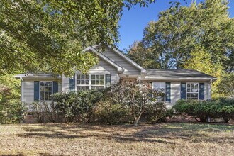 Building Photo - 3BR/2BA Home with Deck & Storage Shed in P...