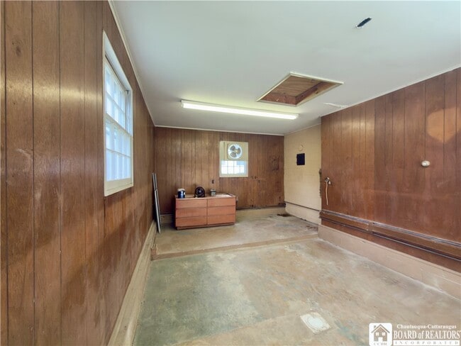 Building Photo - 32 Maple St