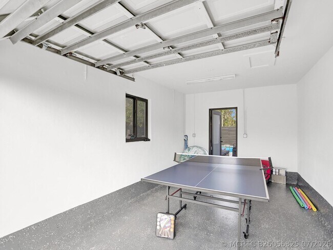 Building Photo - 5501 NE 18th Terrace