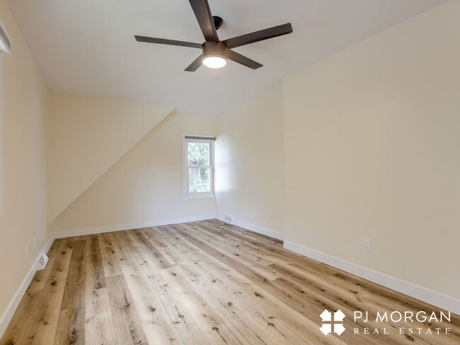 Building Photo - 3 bedroom, 2 bathroom House Available Imme...