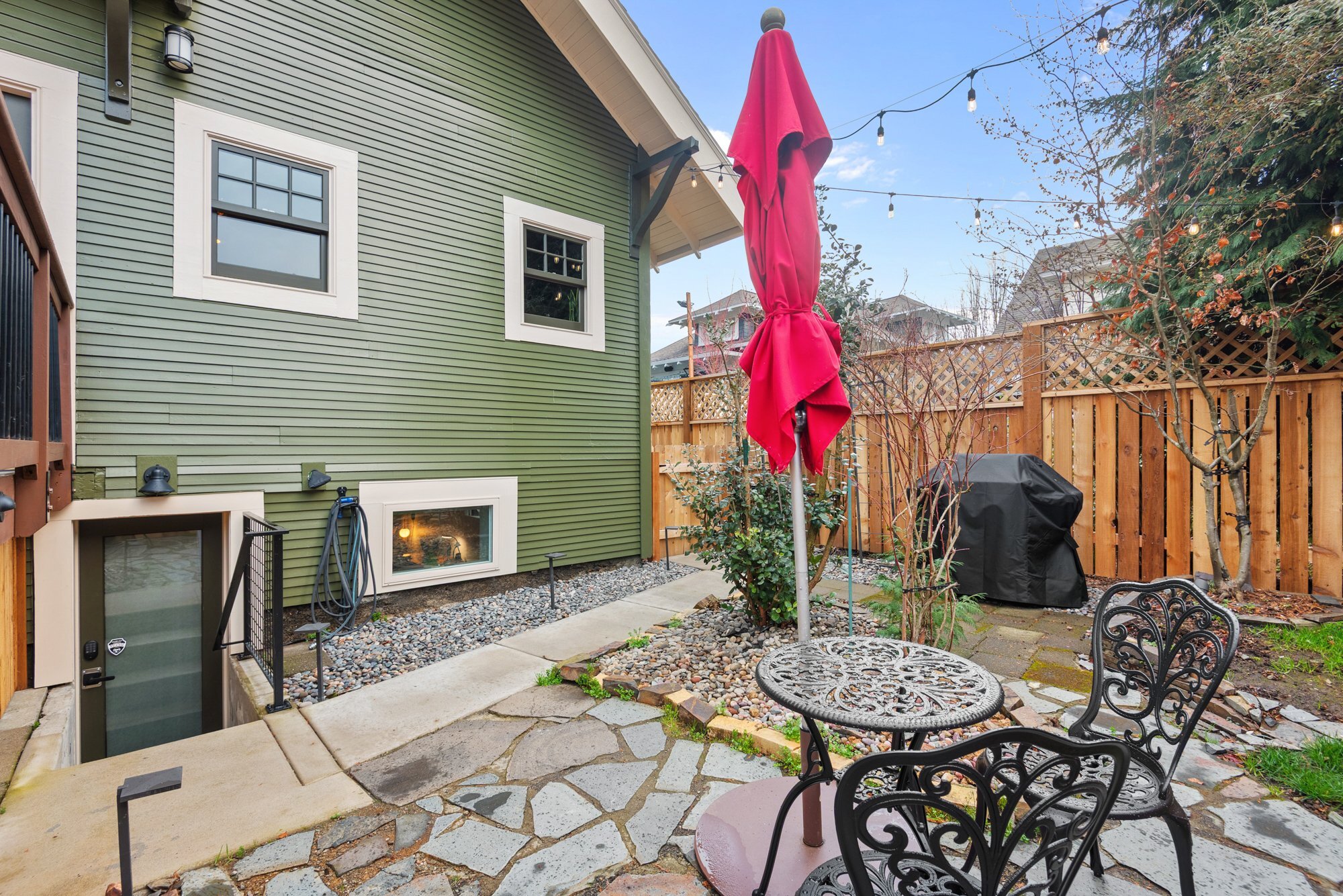 Building Photo - 2314 NE Flanders St