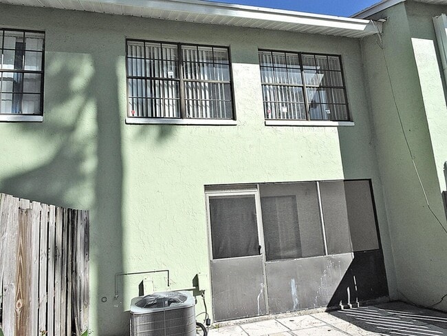 Building Photo - 5040 Society Pl E