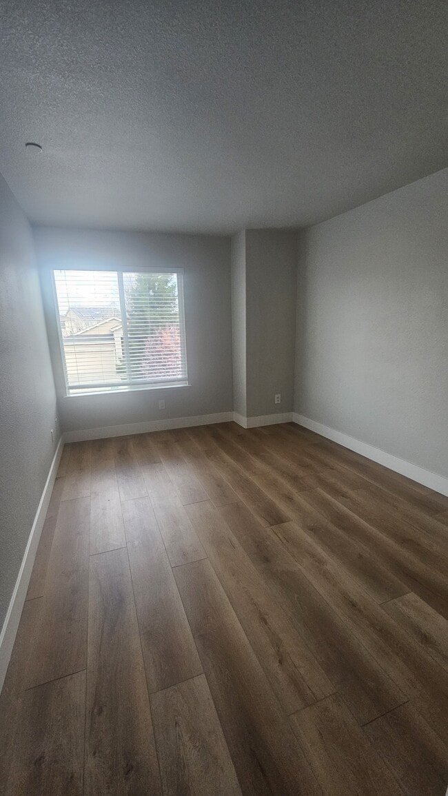 Building Photo - 3157 Rogue River Dr