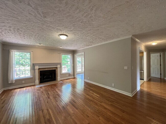 Building Photo - Super spacious 5 bedroom/3.5 bath home for rent in Murfreesboro!
