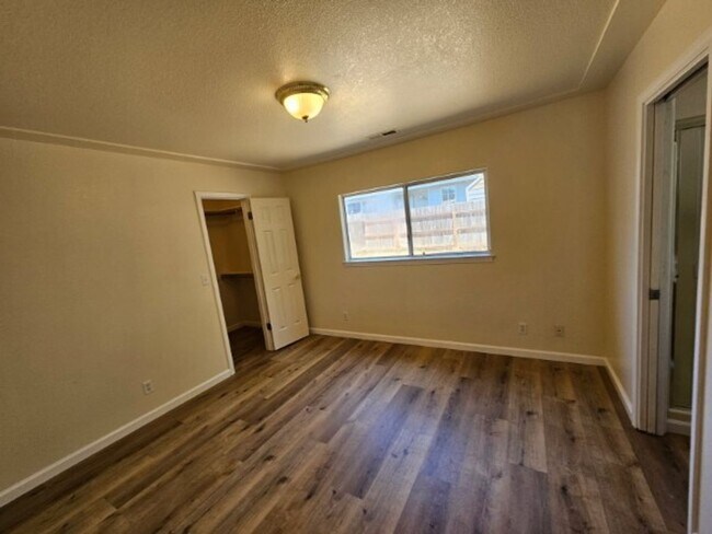 Building Photo - Lakeport Gem for rent