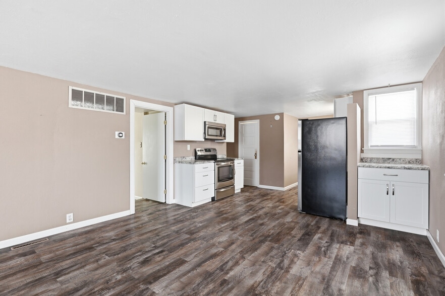 Building Photo - 727 Fairview St