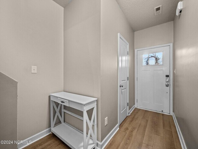 Building Photo - Holly Ridge Townhome Available!