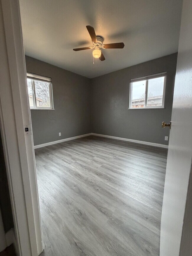 Building Photo - Charming 3-Bed, 2-Bath Gem with 1,372 Sq Ft of Comfort in Modesto!